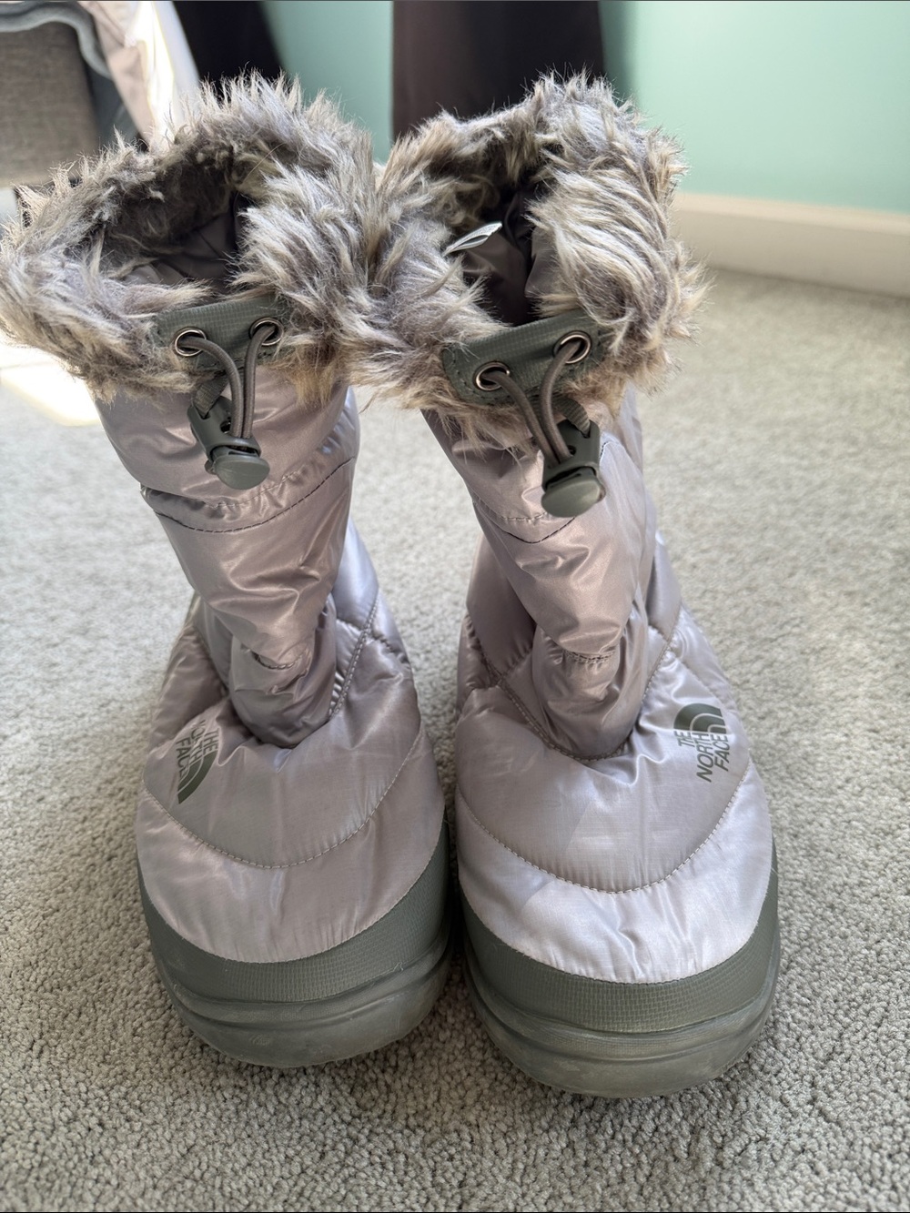 The North Face Women's Silver-Gray Insulated Faux-Fur Winter Boots